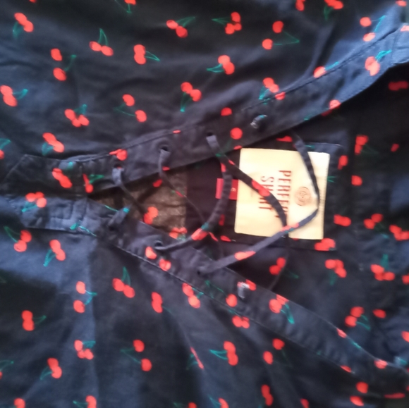 Shirt - Picture 3 of 4